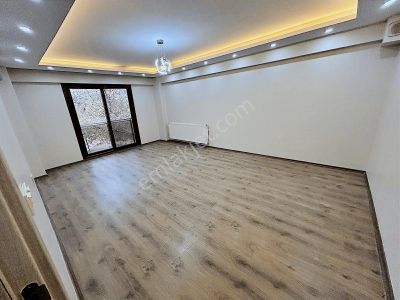 Asil Emlak'tan Muradiye'de 3+1 Arakat Satılık Daire