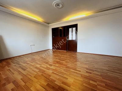 Sincan Osmanlı Mahallesinde Ara Kat Site İçerisinde Kiralık 3+1