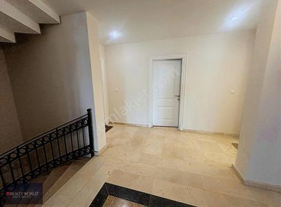 Rw Ankdan Geniş Bahçeli 4+1 Bahçe Katı Eşyalı Satılık Daire