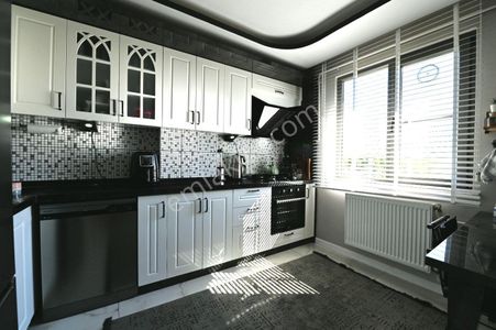 ♫melodi'den İkizçay'da Özel Mimari Tasarımlı Ön Köşe Konumda Ara Kat Ayrı Mutfaklı 2+1 Daire