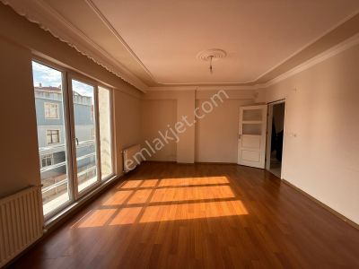 Akyüz Gayrimenkul Den; Merkezı Konumda Iskanlı,kombılı ,satılık 3+1 Daire