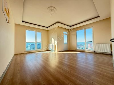 Akyüz Gayrimenkul Den; Merkezı Konumda Iskanlı,kombılı ,satılık 3+1 Daire