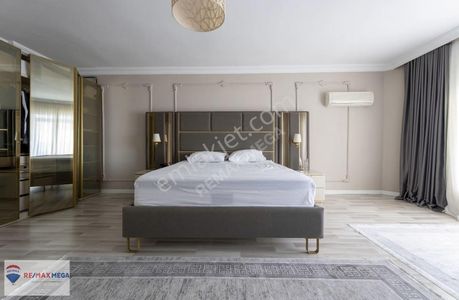 Konyaaltı'nda 370 M²ultra Geniş Deniz Manzaralı Yatırımlık Daire