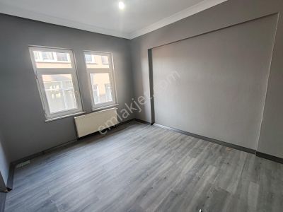 Re/max Maviden Karasu Merkezde 4+1 Çok Geniş Kullanışlı Daire