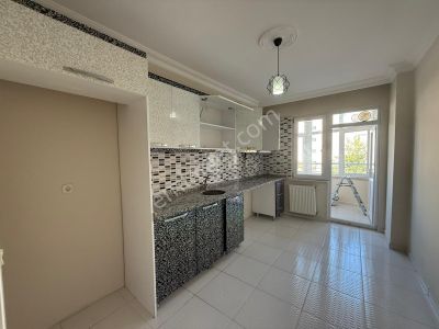 Akyüz Gayrimenkul Den; Merkezı Konumda Iskanlı,kombılı ,satılık 3+1 Daire