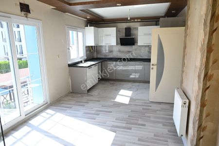 Üstünkent Emlak'tan Site İçi 4+1 Geniş Ferah Havuzlu Kiralık