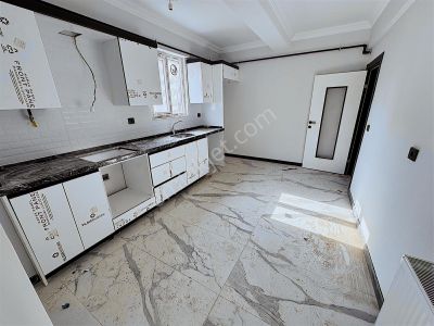 Yağmur Emlak'tan Yüksek Kredili Ara Kat Güney Cephe Sıfır Daire