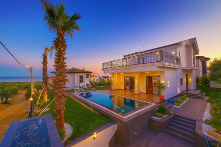 Ayanoğlundan Altınolukta Havuzlu Jakuzili Saunalı Lux Villa