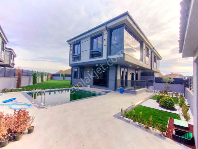 Kartallar'dan Ultra Lüks Müstakil Havuzlu Büyük Bahçeli Villa.