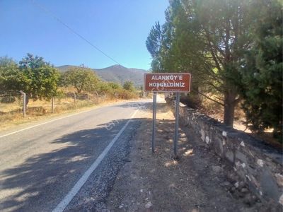 Bayındır Alan Köyde Kelepir Müstakil Parsel Tek Tapulu Ana Uola Cehpeli Acil Satılık Fiyat Uygun