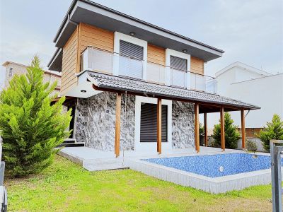 Kuşadası Güzelçamlı Sahiline Yakın Satılık 3+1 Özel Havuzlu