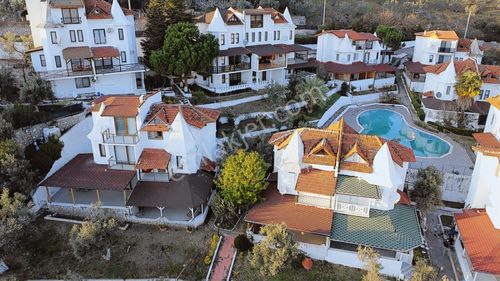 Gemlik Karacaali De Denize Sıfır Site İçi Havuzlu Triplex Villa