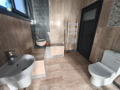 Sarıkayada Tek Havuzlu Türk Hamamı Olan 5+1 Villa 7,990,000 Tl