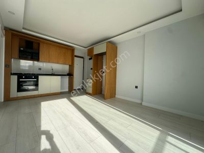 Altıntaşta Caddeye Yakın Havuzlu Katta Satılık Daire