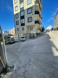 Akyüz Gayrimenkul Den; Merkezı Konumda Iskanlı,bodrumlu Dukkan