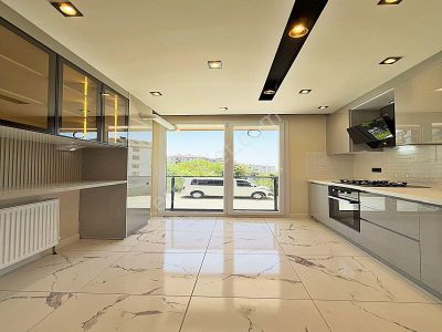 Beylikdüzü Gürpınar Mahallesinde Şık Tasarımlı Arakat 3+1 Daire