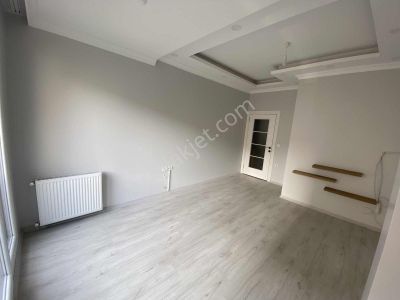 Önlü'den M.akif'de 2+1 80m2 Otopark'lı Lüx Arakat Daire