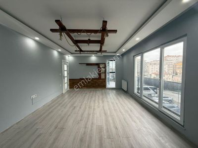 Akyüz Gayrimenkul Den; Merkezı Konumda Iskanlı,kombılı ,çıft Banyolu Satılık 3+1 Daire