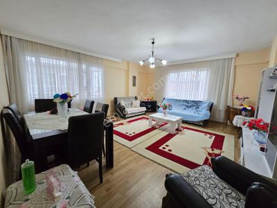 Uçan Emlak- Yeşilyurt Merkez 3+1 140m2 Ara Kat Bakımlı