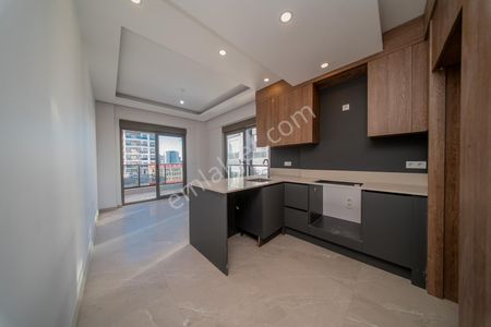 Kardeşkentler Cadde Üzeri Oturuma Hazır 3 Cepheli 2+1