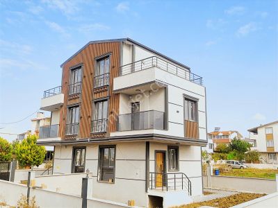 Kartallar'dan Büyük Bahçeli Teraslı Yazlık Villa