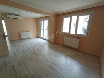 Mühendis Emlak Karabağlar Merkezde 95 M2 2+1 Doğal Gazlı Kiralık