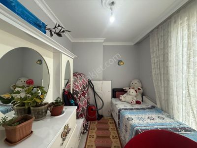 Akyüz Gayrimenkul Den; Okullar Bolgesınde Iskanlı,kombılı ,satılık 3+1 Daire