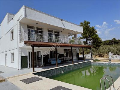 Buca Karacagacta 10dönüm Arazi Ve 2katlı Havuzlu Ful Esyalı Ev