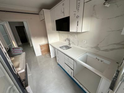 Yeni Binada Metroya Çok Yakın Geniş İskanlı 3+1