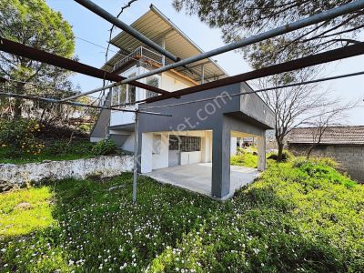 Milas İçme Mahallesinde Doğayla İç İçe Satılık Köy Evi