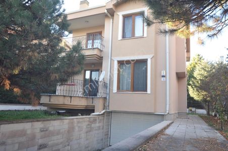 Satılık Villa Boş 5+1 Tam Bağımsız Kapalı Otopark 420 M2 Arsa