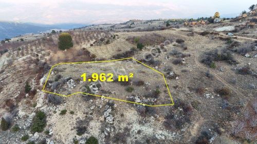 Karaman / Ermenek / Elmayurdu Mahallesinde 1.962 M² Müstakil Tapulu Tarla