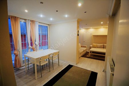 Ataşehir 7 -tepe Ünv Karşısı Satılık 2+1