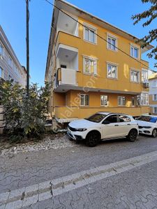 Ataşehir Kayışdağı'nda Ara Kat Balkonlu 2+1 Satılık Boş Daıre