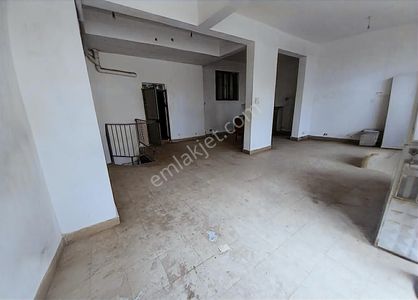 Century 21 Işıltı'dan Girne Mahallesi'nde Satılık Depolu Dükkan