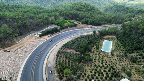 Zeytin Ve Narenciye Ağaçları İçinde; Yatırımlık 4 Dönüm Arazi