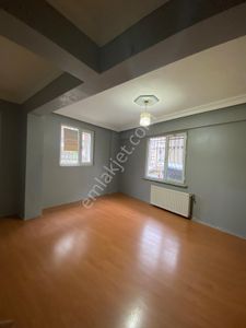 Gaziosmanpaşa Bağlarbaşında Adalet Sokakta 1+1/70m2/yüksek Bodrum Satılık Daire