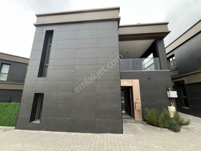 Doğan Castle Sitesi | 490 M² Arsa Payı, Kat Mülkiyetli Yerden Isıtma, Takasa Açık