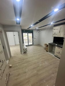 Varsak Da Tramvaya Cephe Cadde Üstü 1+1 Katta Sıfır Daire