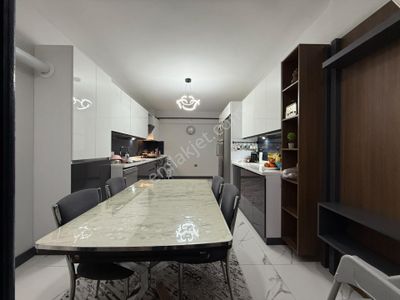 Kalecik Emlaktan Lüks Site'de, K.otopark Giy. Odalı 5.kat 4+1