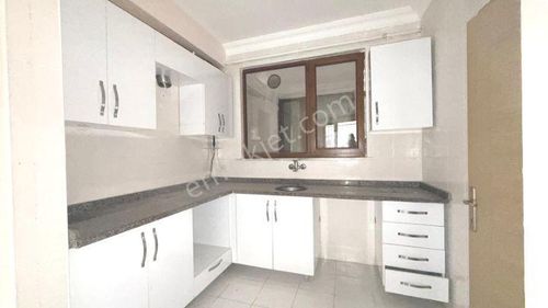 Çekmeköy Merkez mah De 2+1 Bahçe Kat