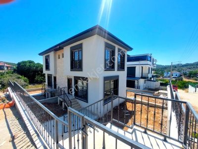 Seferihisar Payamlı'da Satılık Sıfır 2+1 Bahçeli Dubleks Villa