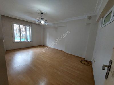 Gaziosmanpaşa Küçükköy Geleri Cadesi De Acıl Satılık Yüksek Giriş Kat Balkonlu 3+1 120 M2