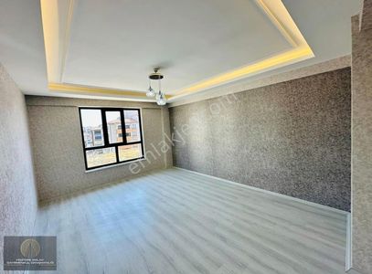 Yeditepe Emlak'tan Okul Yanı 1.kat Yüksekliğinde 2,5+1daire !