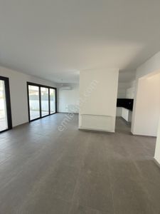 Yeniboğaziçi'nde 3+1 Satılık Villa Yeniboğaziçi Parkı Yakınında Özel Havuz Bahçe