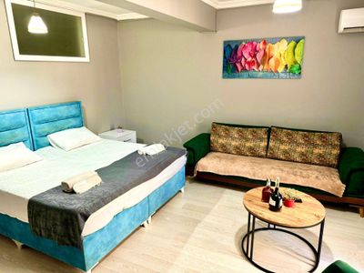 Fatih Topkapı'da Tramvay Yakını Lüks Dizayn Orj Resim Teraslı Günlük Kiralık Daireler 7/24