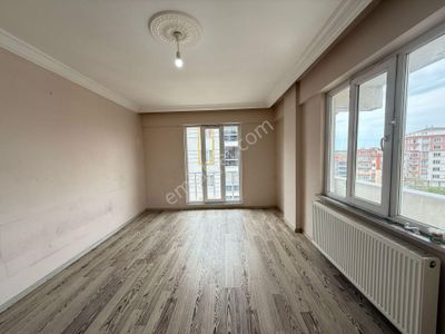 Akyüz Gayrimenkul Den; Ataturk Mah De Iskanlı,kombılı ,satılık 3+1 Daire