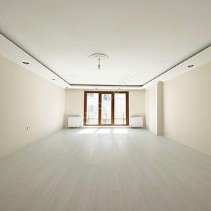 Esenyurt Yeşilkent Mah Tek Daire Üzeri Çift Balkonlu Yeni Bina