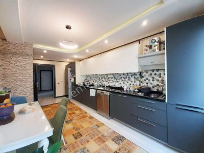 Seyhan Gürselpaşa'da Yatay Mimari Tek Bloklu Hasarsız Raporlu Kapalı Mutfaklı Alternatifsiz Geniş