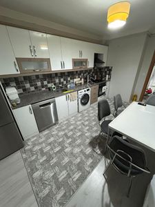 Hayal'den Malazgirt Mh^de 8 Yıllık Asansörlü Ara Katta E. Banyolu Bağımsız Geniş 3+1